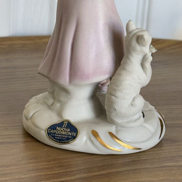 Vintage Nuova Capodimonte Singing Girl With Fox Pink Roses Porcelain Figurine - Picture 16 of 16